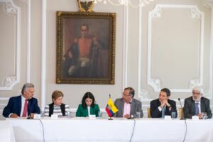 Estamos abiertos al diálogo para mejorar la reforma tributaria: Presidente  Petro en Noticias Principales de Colombia Radio Santa Fe 1070 am