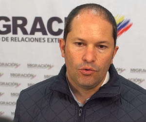 Director de Migración Colombia rechaza declaraciones que califican a  venezolanos como «armas biológicas» en Noticias Principales de Colombia  Radio Santa Fe 1070 am