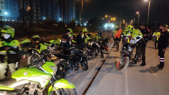 Motociclistas protagonizaron noche de piques ilegales en principales corredores de Bogotá - Vimarsana News