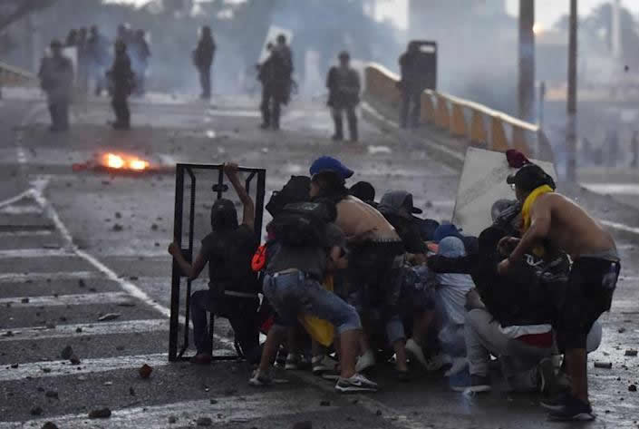 La JEP advierte surgimiento de "grupos de civiles armados" durante el paro en 27 ciudades - Noticias Principales de Colombia Radio Santa Fe 1070 am en Noticias Principales de Colombia Radio Santa Fe 1070 am - Vimarsana News